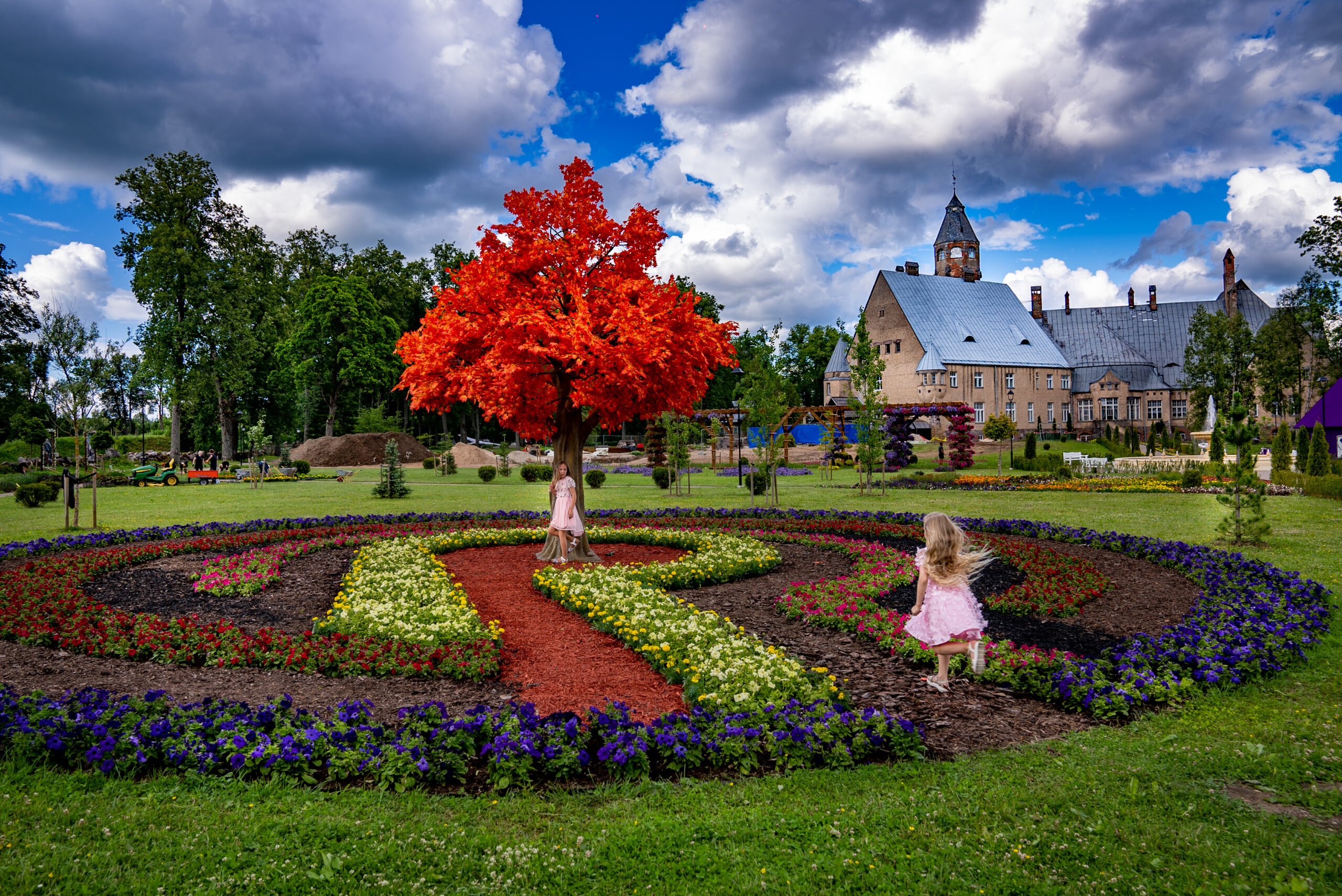 Taagepera lossi võlupark „Alice peeglitagusel maal“ - pilt